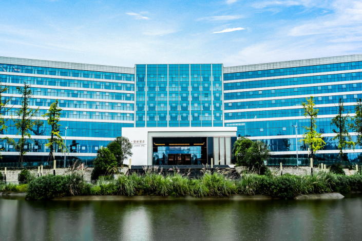 亿万先生MR照明西充运营中心周年庆暨2021年度客户答谢会隆沉召开